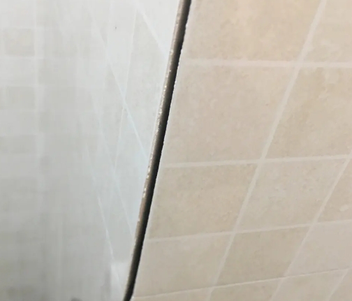覃塘瓷砖空鼓维修公司分享阳台瓷砖脱落的修复过程可以分为以下几个步骤