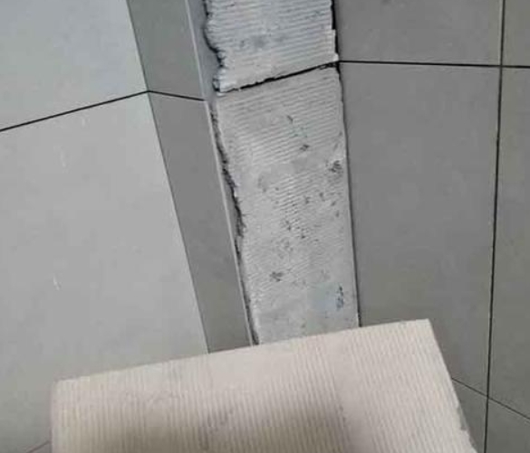 覃塘瓷砖空鼓维修公司分享下厨房瓷砖脱落的补救措施。